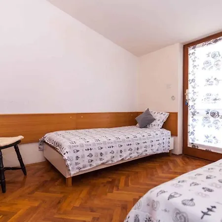 3 Apartment *